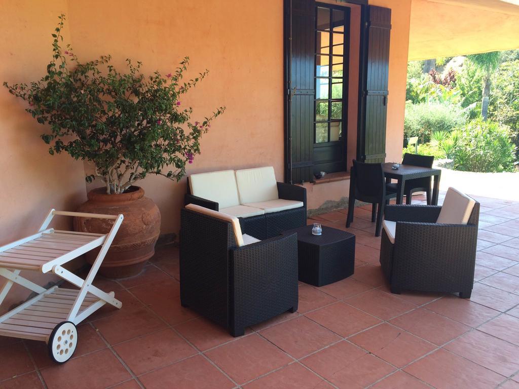 A Casa Di Angela B&B Carbonia Ngoại thất bức ảnh